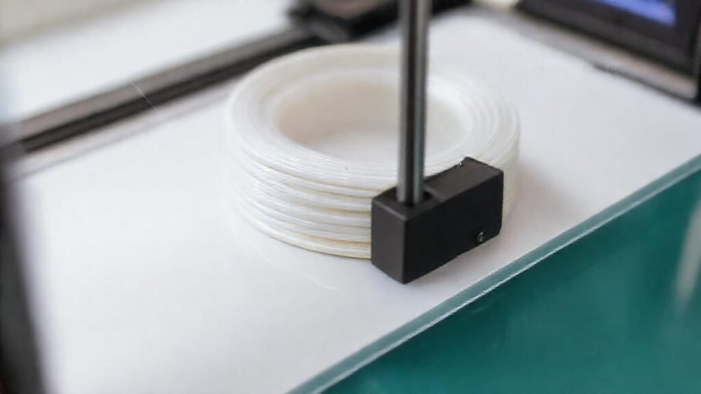 Filamento ABS requiere control y soporte