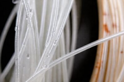 Filamentos texturizados en iluminación de estudio