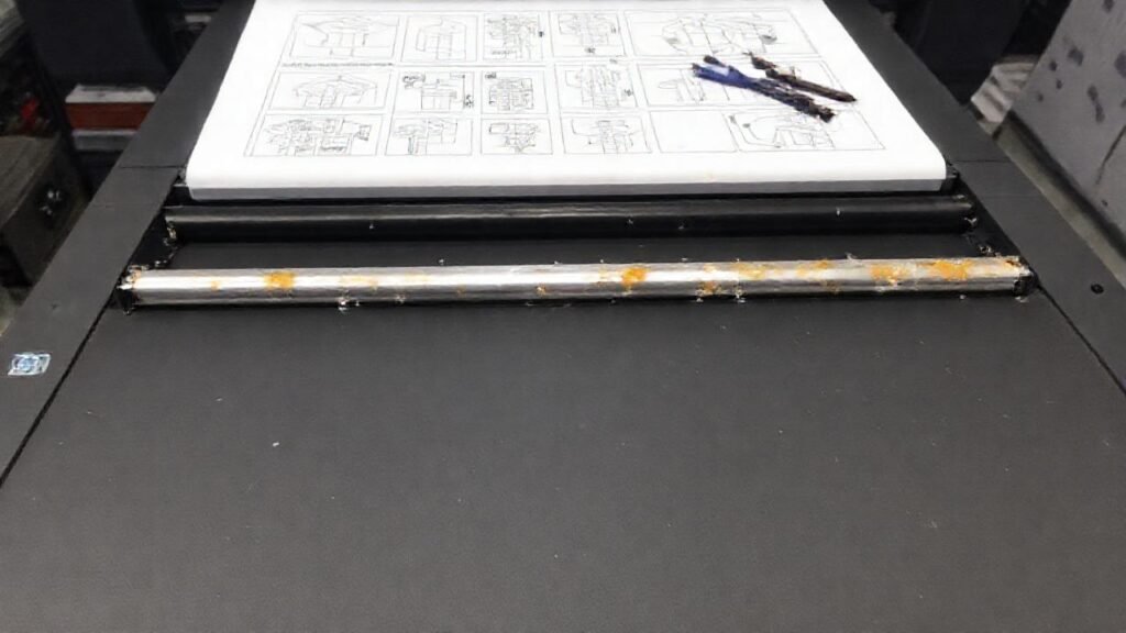 Solucionar residuos adhesivos requiere limpieza precisa