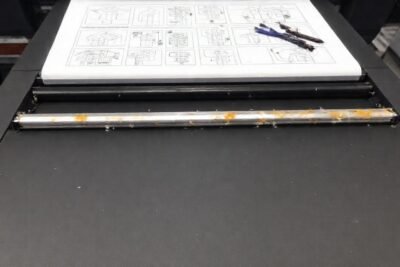 Solucionar residuos adhesivos requiere limpieza precisa